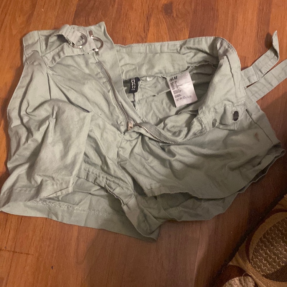 H&M green shorts